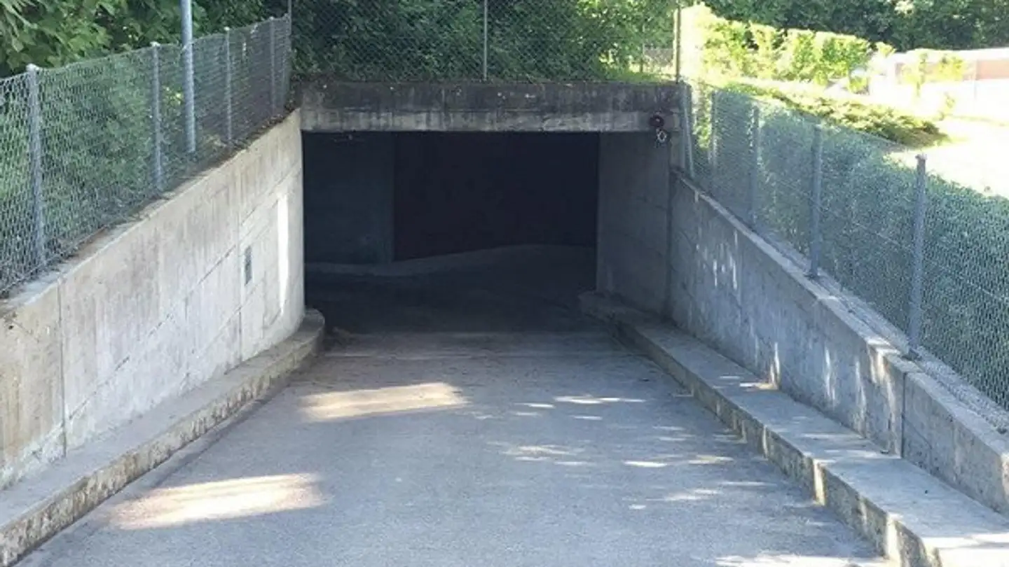 Underground parking space for rent - Alte Bahnhofstrasse 24, 8603 Schwerzenbach - Photo 2