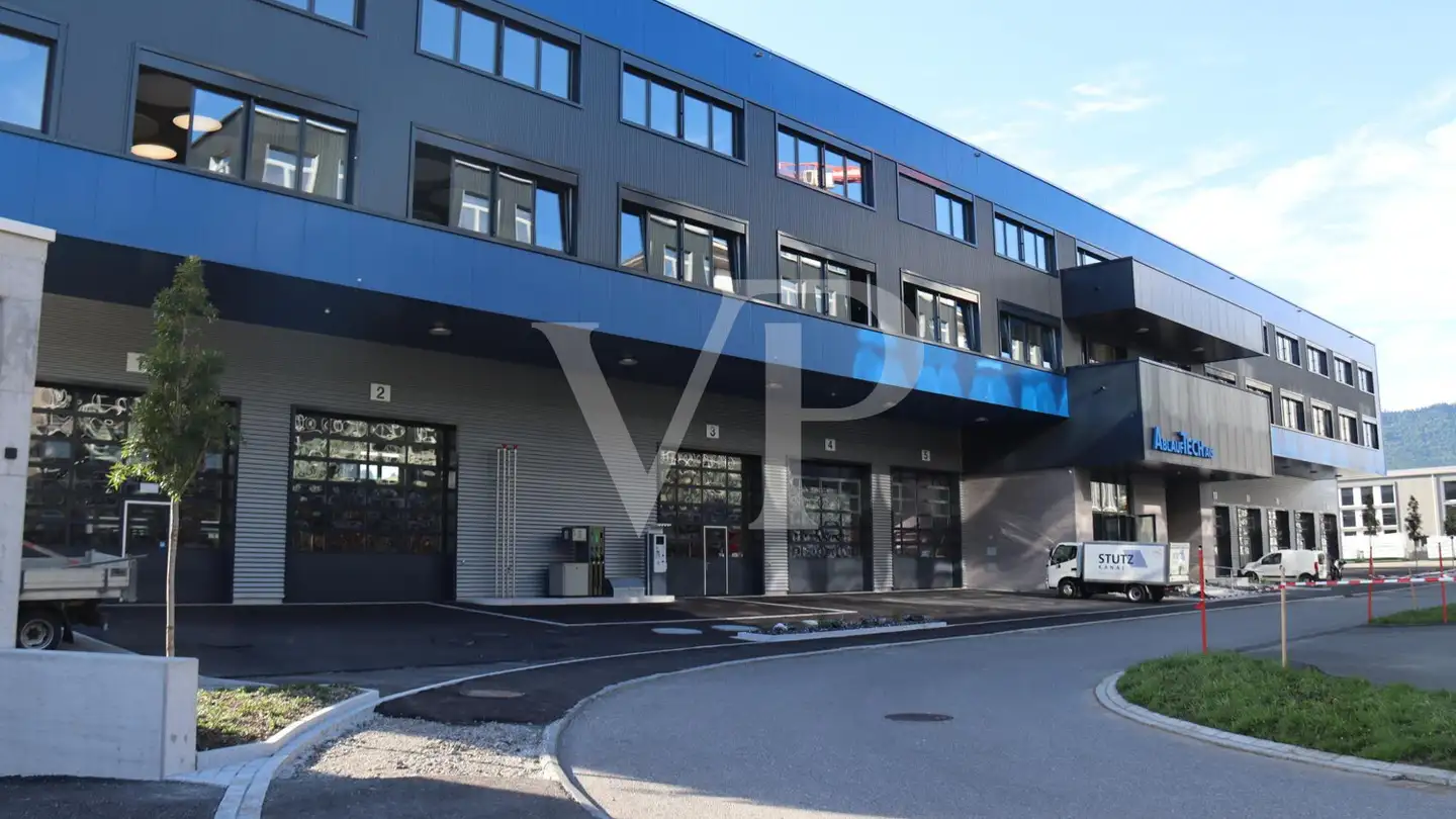 Proprietà industriale in affitto - 8840 Trachslau