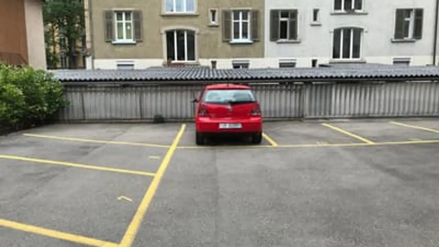 Place de parking extérieure à louer - Baumackerstrasse 18, 8050 Zürich