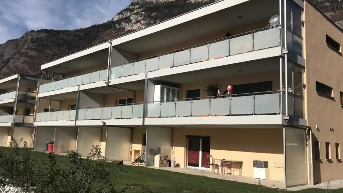 Single garage for rent - Route Du Traux 23, 1913 Saillon