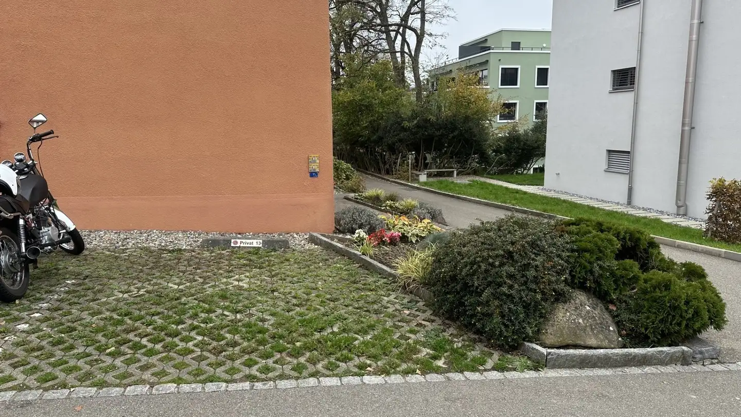 Outdoor parking space for rent - Morgenrainstrasse 6, 8620 Wetzikon ZH - Photo 2