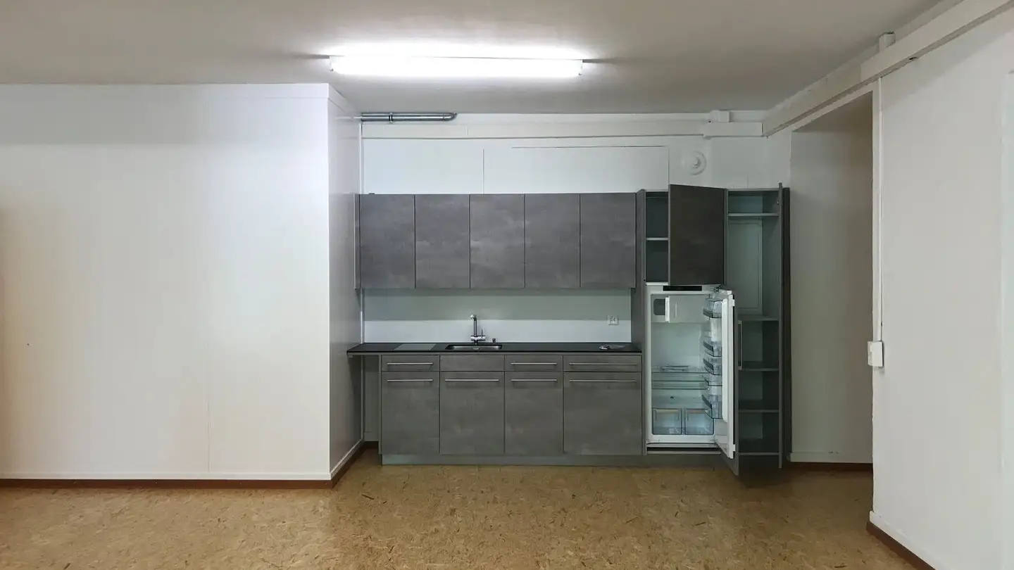 Commercial à louer - Edikerstrasse 18a, 8635 Dürnten - Photo 2