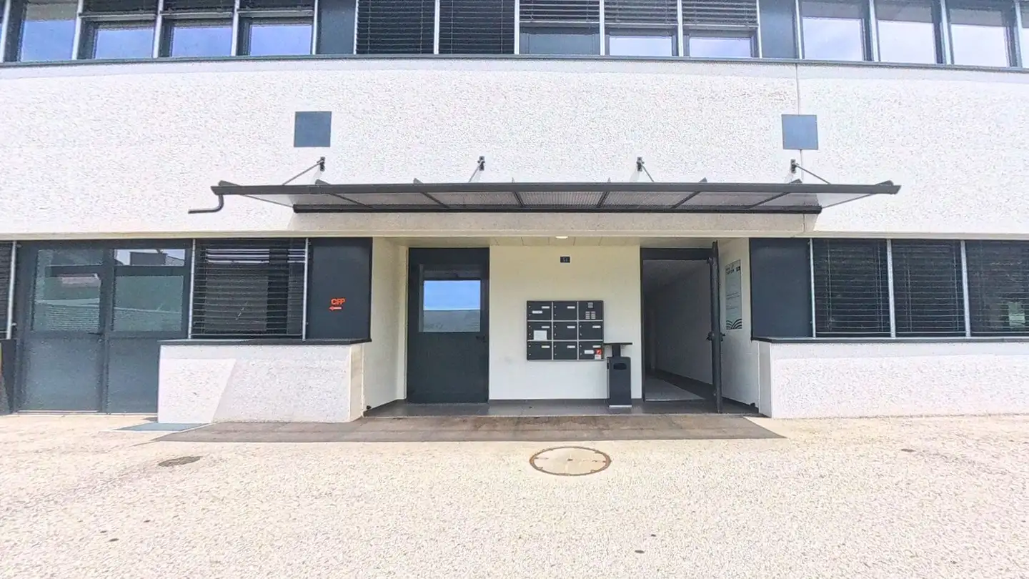 Grande magazzino in vendita - 6512 Giubiasco - Photo 3