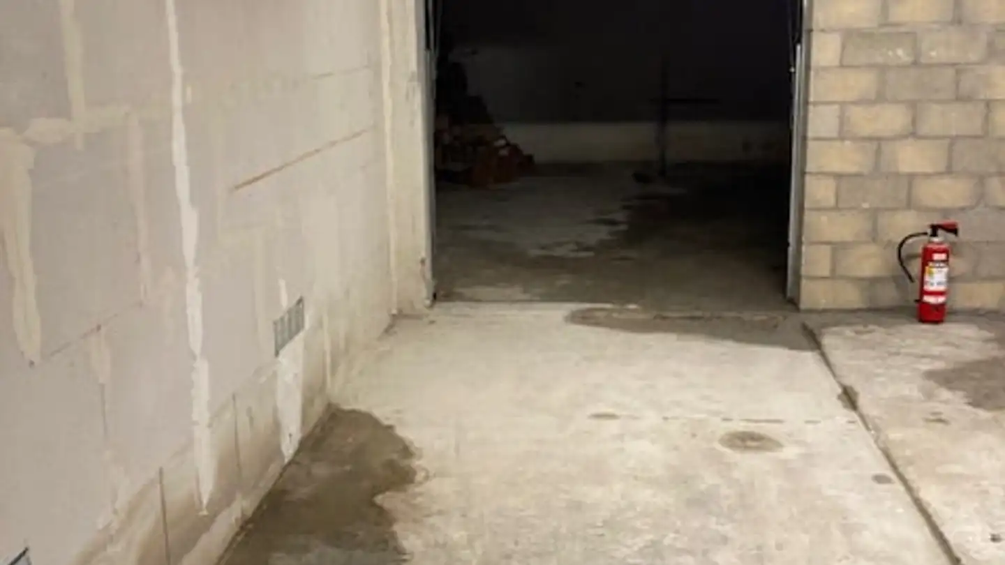 Garage doppio in affitto - Au Ruz Baron 143, 2046 Fontaines NE - Photo 3