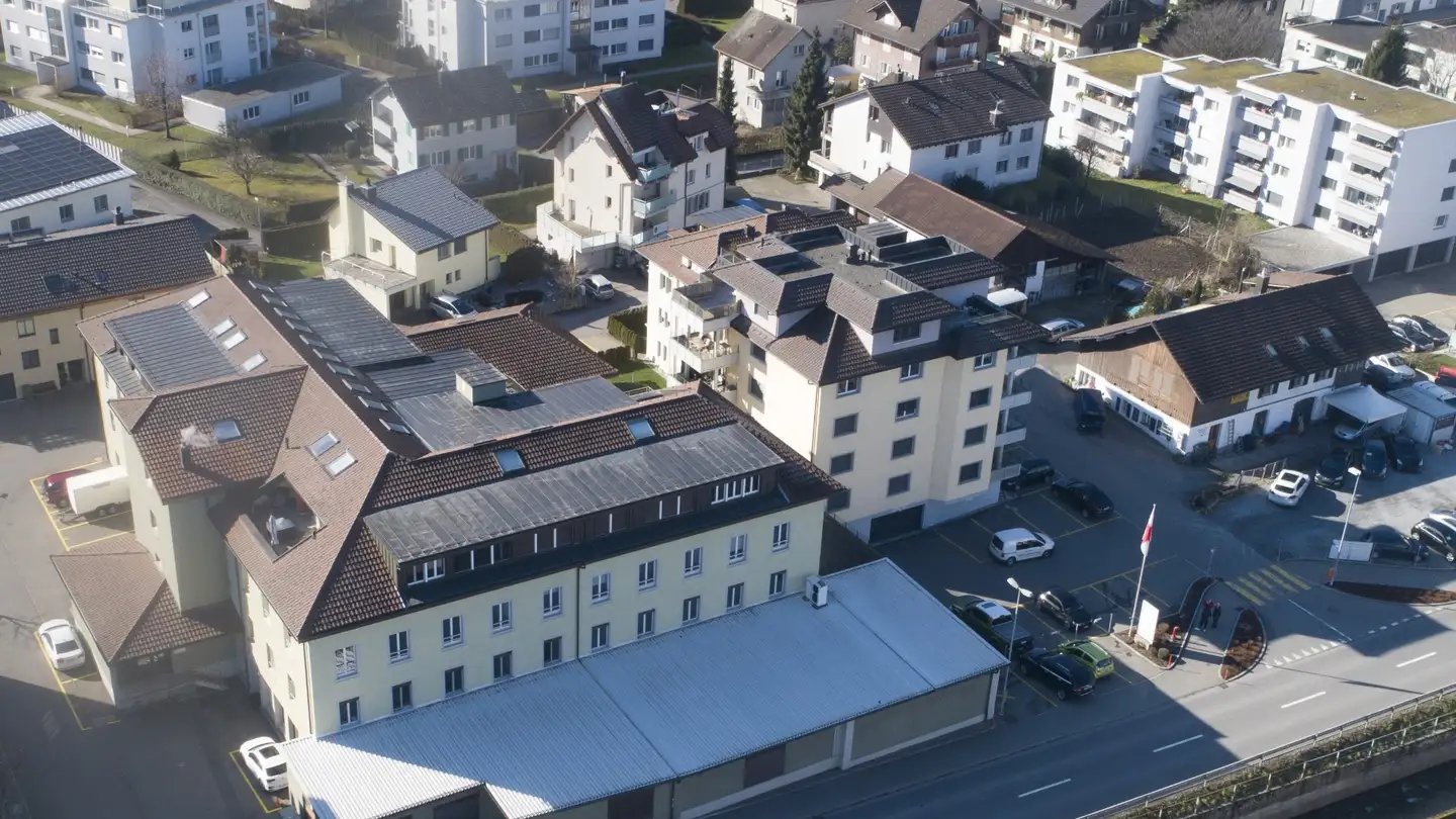 Mixed-use building for rent - Wägitalstrasse 22, 8854 Siebnen