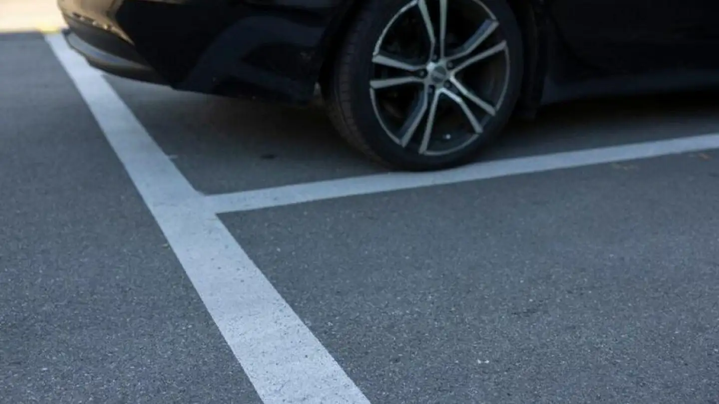 Outdoor parking space for rent - Bahnstrasse 4, 8424 Embrach - Photo 2