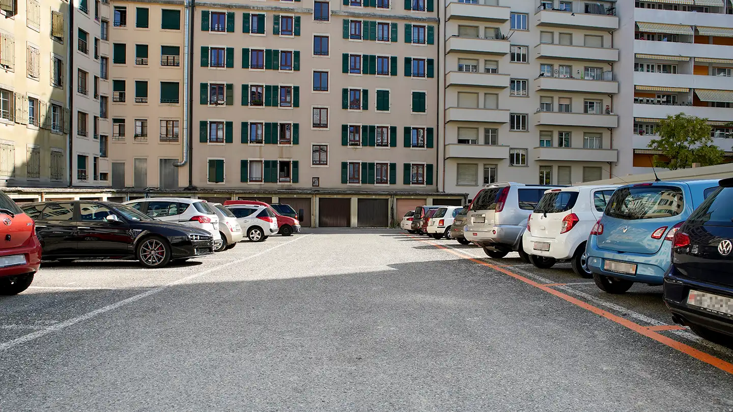 Place de parking extérieure à louer - Rue Du Grand-Pré 43, 1202 Genève