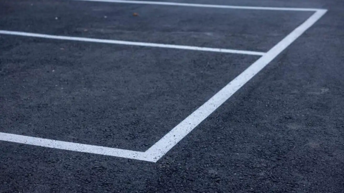 Outdoor parking space for rent - Bahnstrasse 4, 8424 Embrach - Photo 3