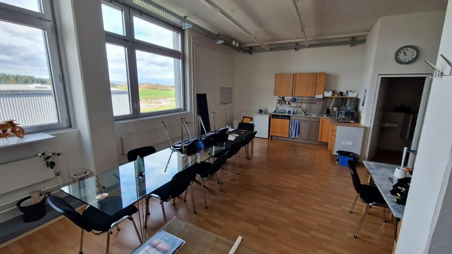 Commerciale in affitto - Hinterbergstrasse 56, 6312 Steinhausen