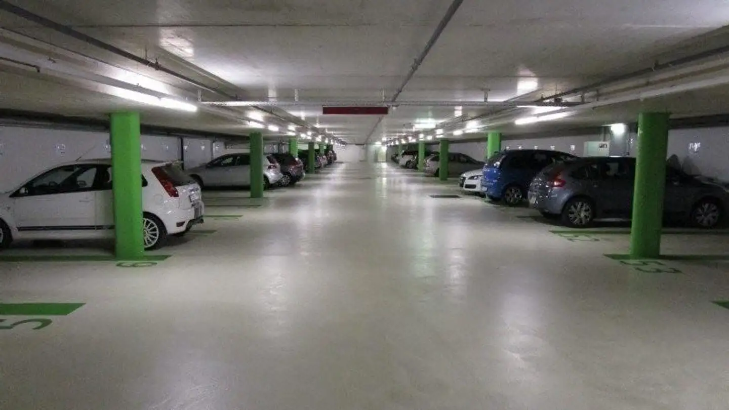 Place de parking souterraine à louer - Espace De L'europe 21, 2000 Neuchâtel - Photo 4