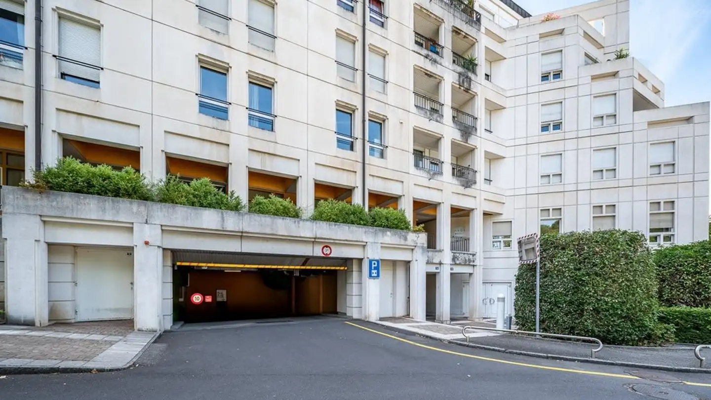 Outdoor parking space for rent - Chemin Frank- Thomas 34, 1208 Genève