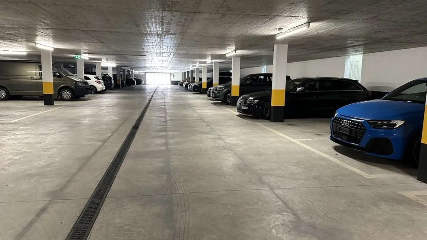 Garage individuel à louer - Via Cantonale 15, 6532 Castione