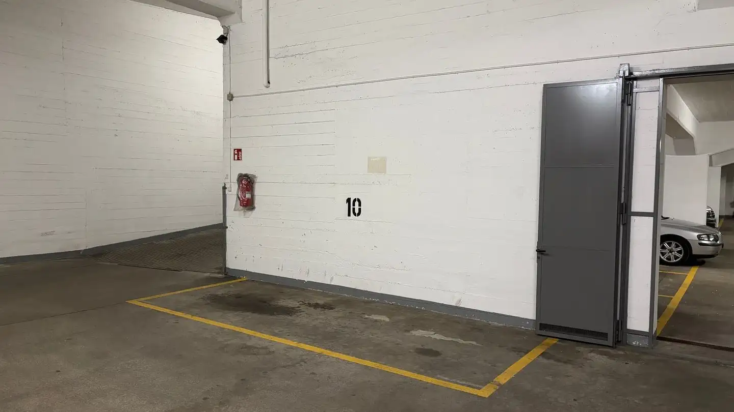 Place de parking souterraine à louer - Austrasse 38, 8045 Zürich