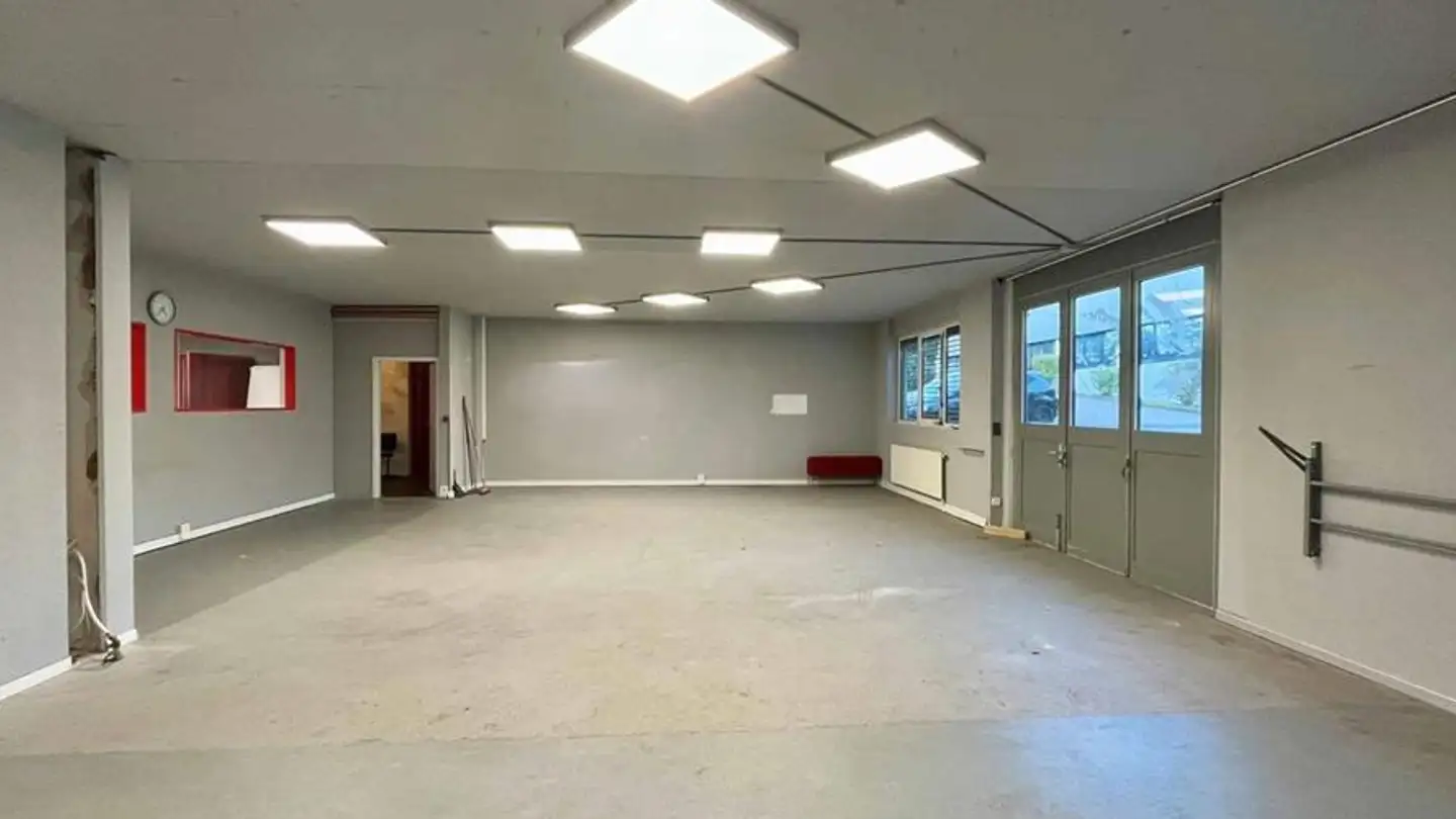 Mixed-use building for rent - 1010 Lausanne - Photo 2