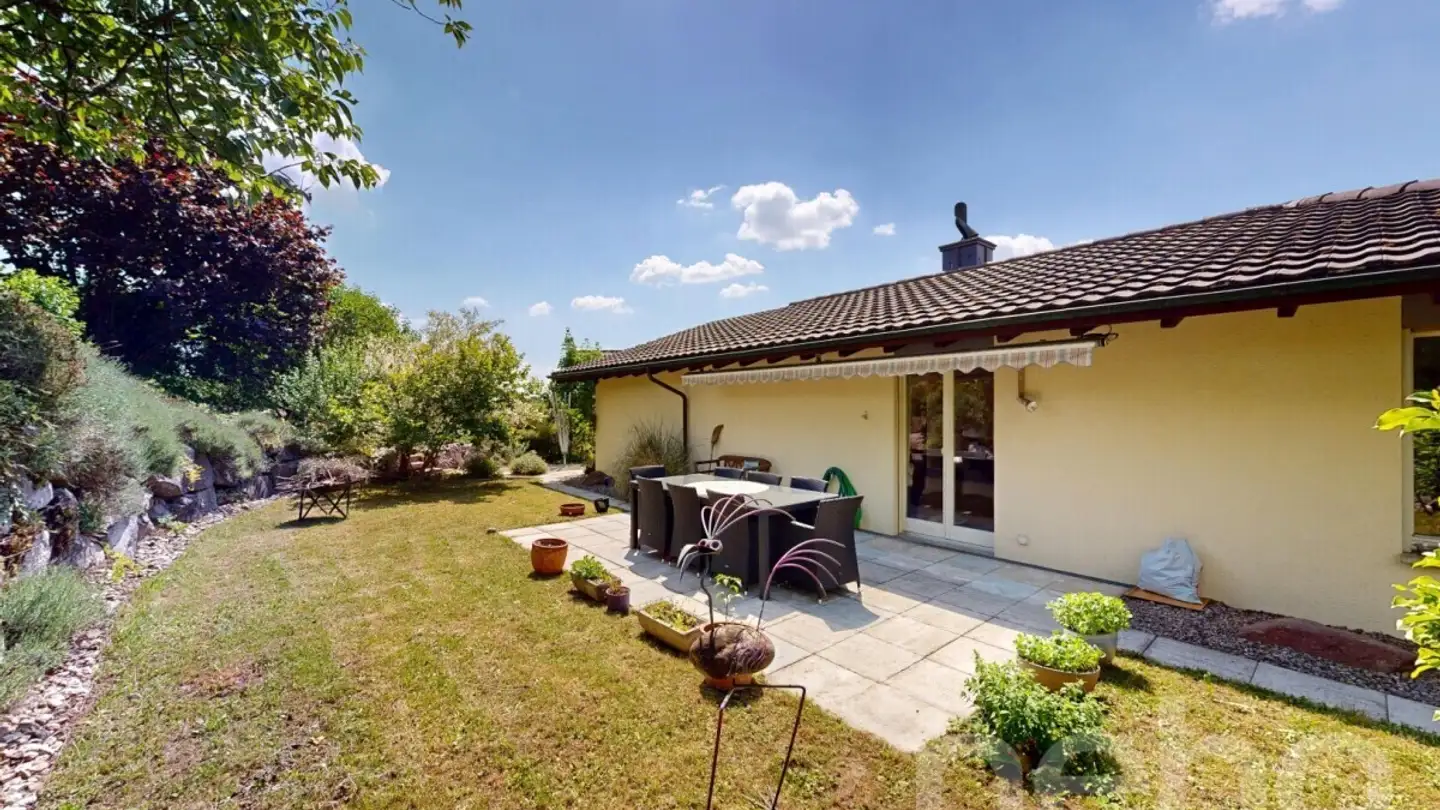 Row house for sale - 8307 Effretikon