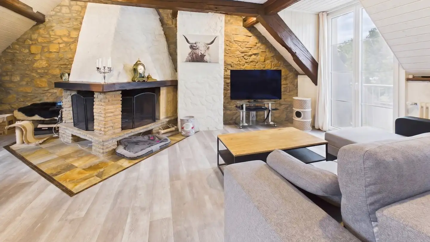 Attic flat for rent - Rue Haute 4, 2013 Colombier NE