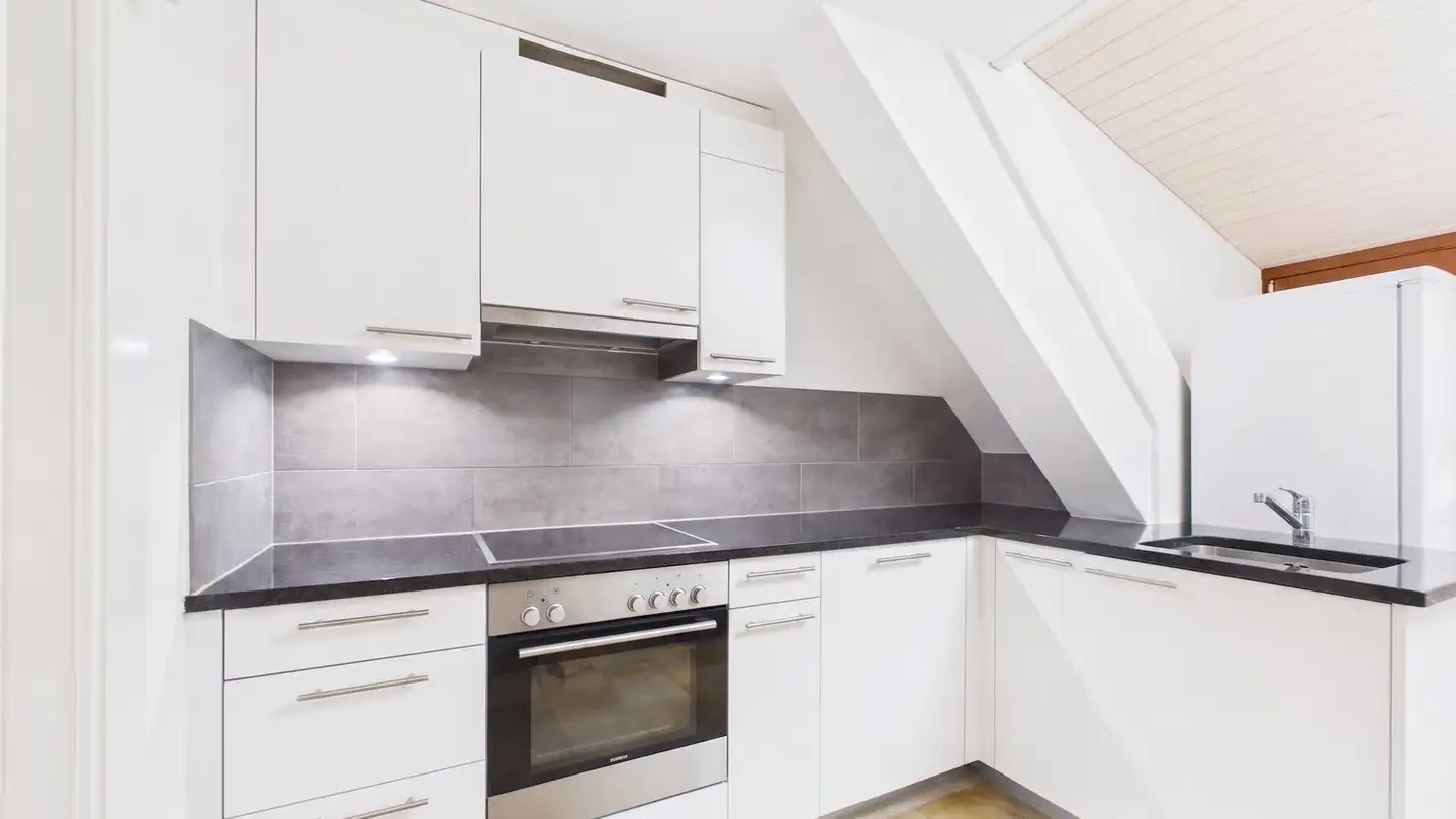 Attic flat for rent - Rue Haute 4, 2013 Colombier NE - Photo 4