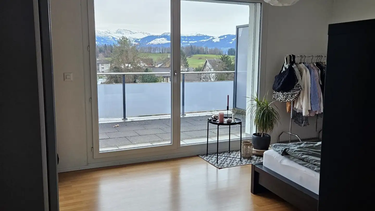 Chambre à louer - Landstrasse 25b, 8633 Wolfhausen