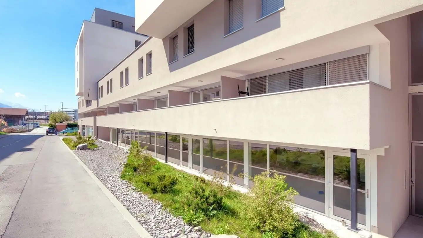 Commercial for rent - Avenue Des Platanes 12, 3960 Sierre - Photo 2