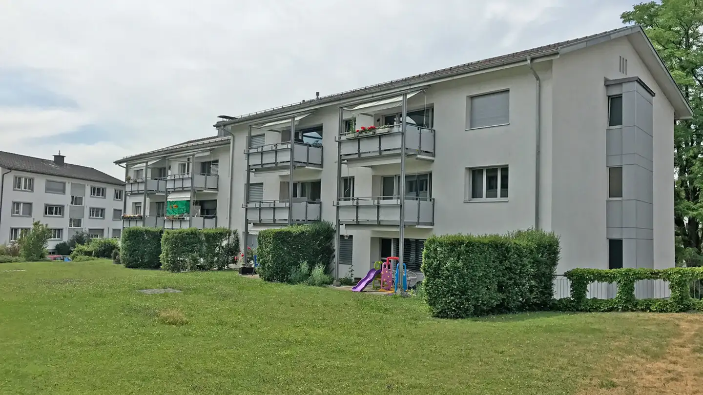 Place de parking extérieure à louer - Unterhofen, 8625 Gossau ZH