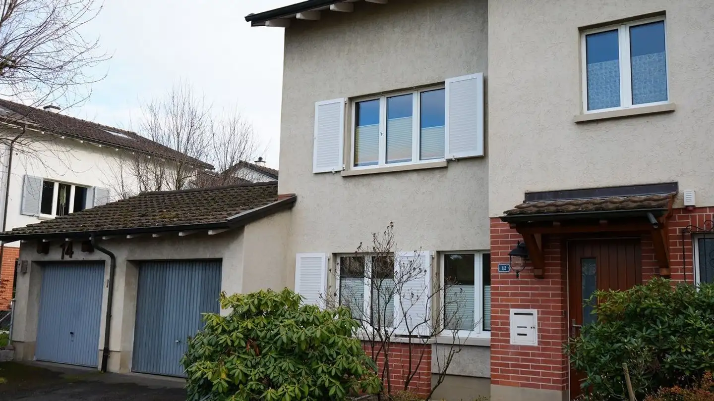 Doppelhaushälfte mieten - Falkenstrasse 12, 4153 Reinach BL