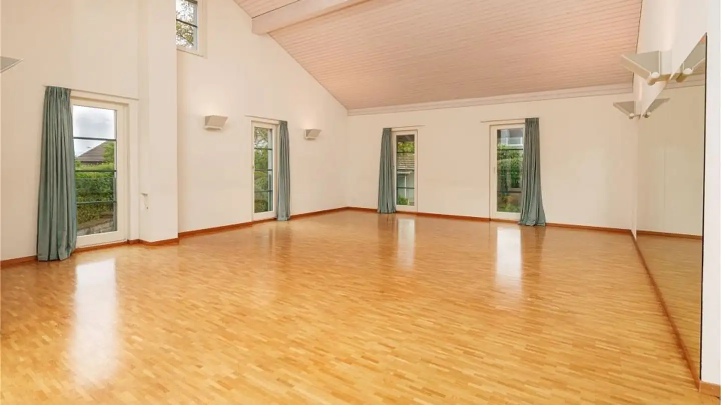 Commercial à louer - Kirchrain 10, 8124 Maur