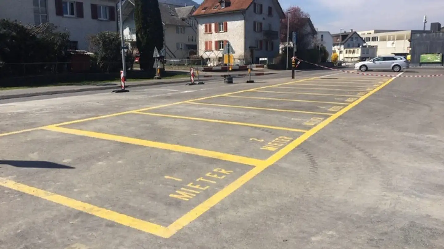 Place de parking extérieure à louer - Bahnhofstrasse 41, 8864 Reichenburg