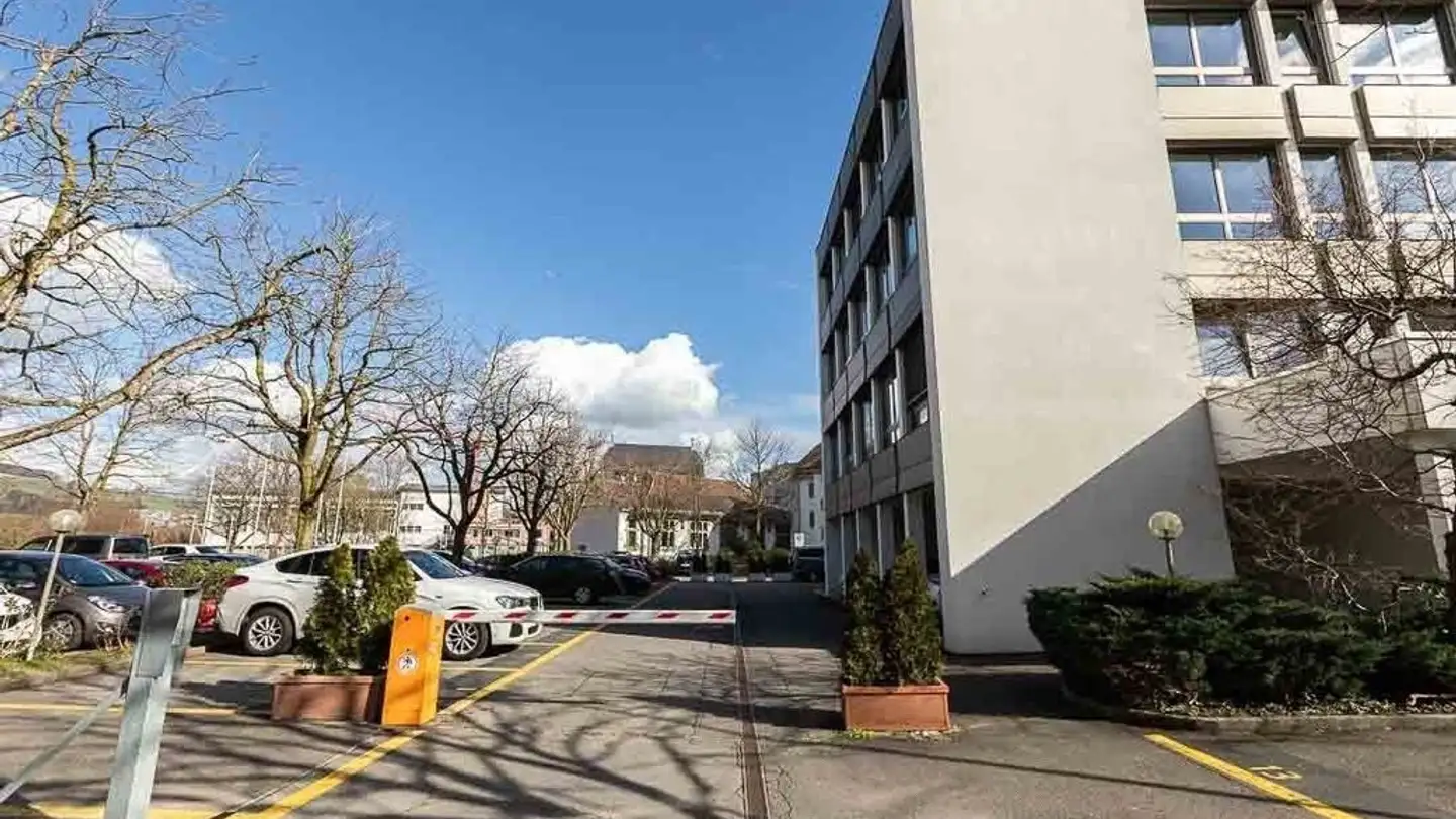 Outdoor parking space for rent - Bahnhofstrasse 18, 6210 Sursee - Photo 2