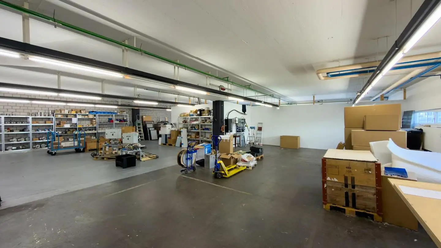 Gewerbe mieten - Alpenblickstrasse 7, 8853 Lachen SZ