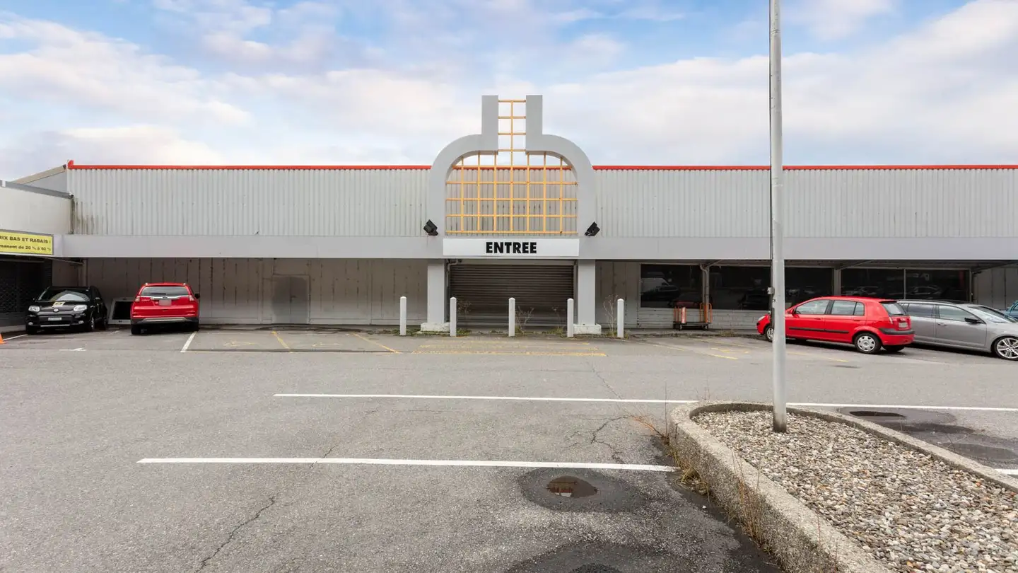 Mixed-use building for rent - Zone Industrielle La Coche 1, 1852 Roche VD