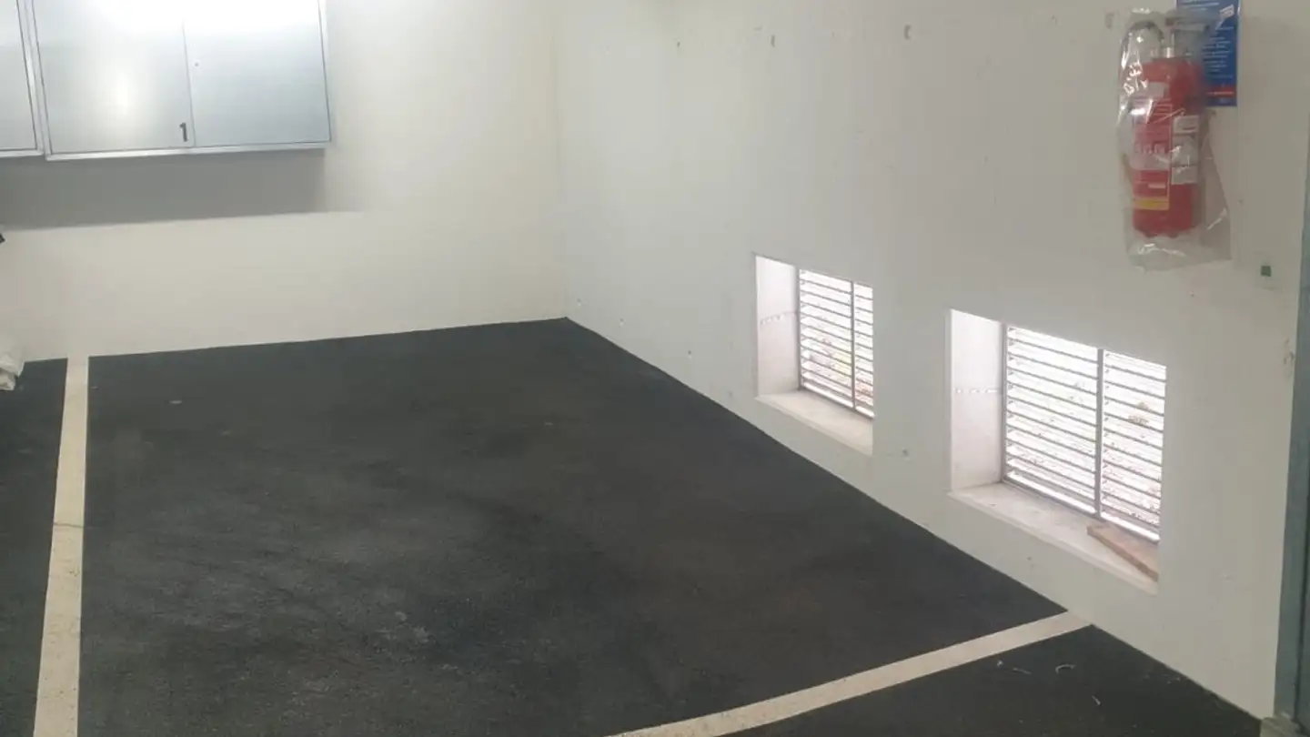 Place de parking extérieure à louer - Bolsternbuckstrasse 9, 8483 Kollbrunn