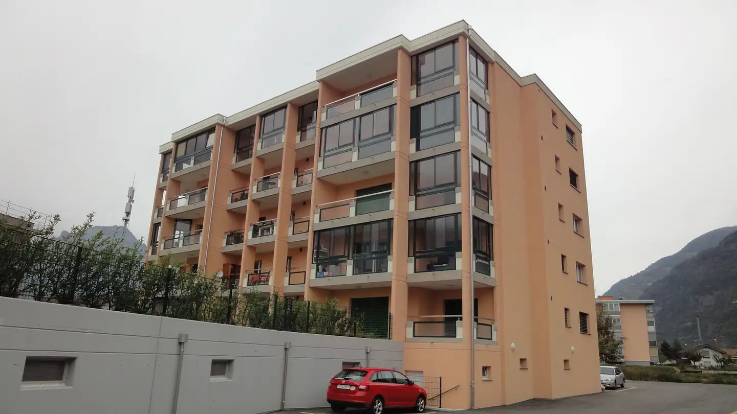 Outdoor parking space for rent - Rue Du Rhône 16, 1907 Saxon - Photo 3