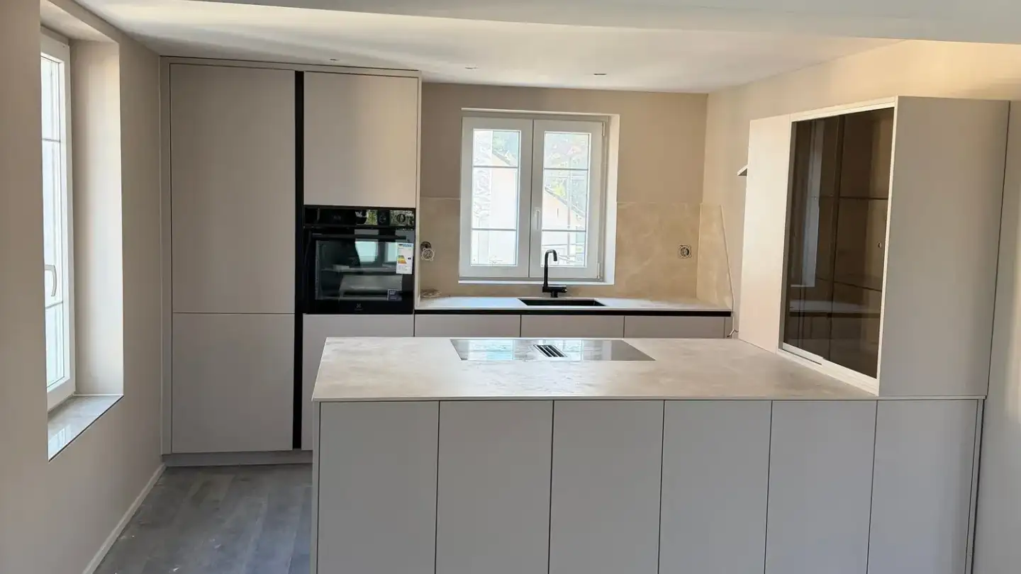 Dachgeschosswohnung mieten - Wiesentalstrasse 2, 8630 Rüti ZH