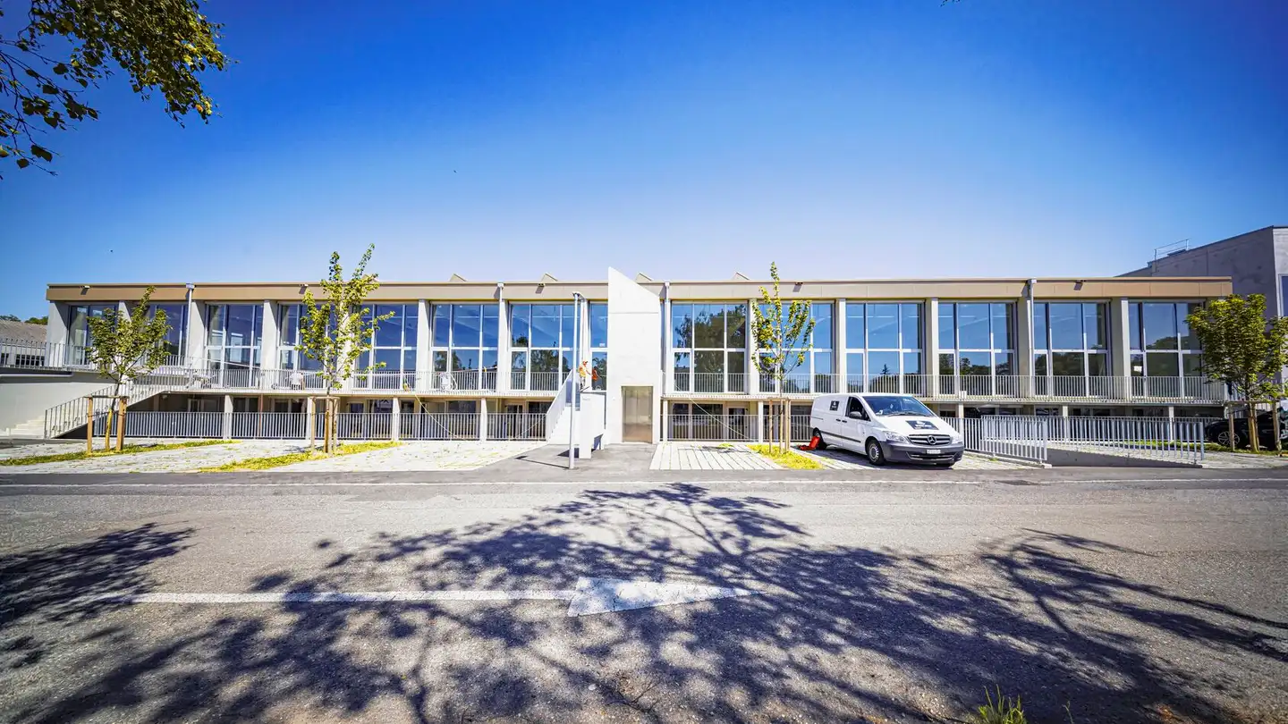 Mixed-use building for rent - Chemin Du Vuasset 6, 1028 Préverenges