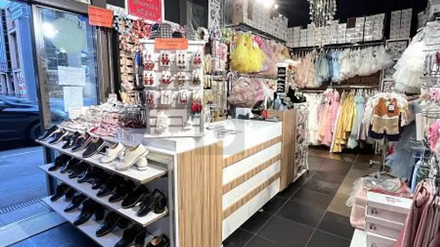 Shop for rent - 8953 Dietikon