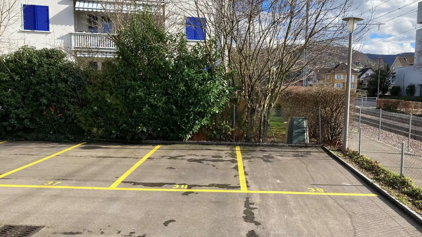Place de parking extérieure à louer - Stockertstrasse 28, 4132 Muttenz