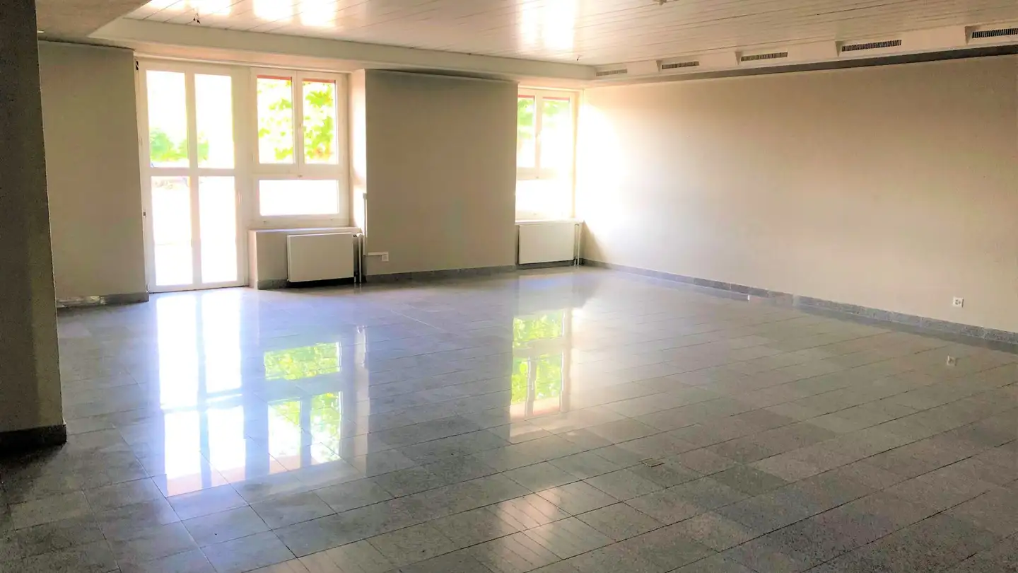 Shop for rent - Weinmoosstrasse 1, 8583 Sulgen