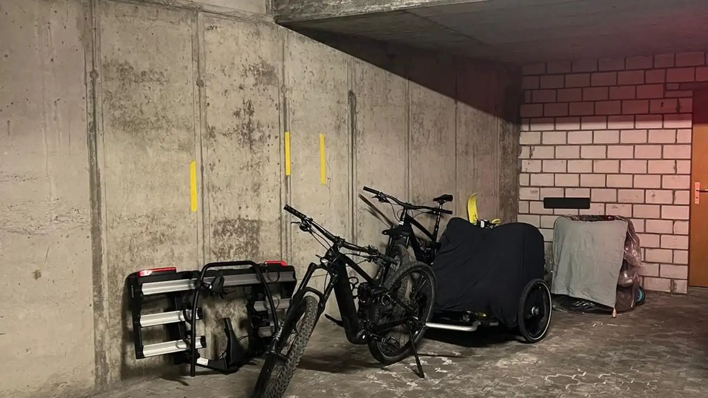 Single garage for rent - Via Mischenis 5, 7031 Laax GR