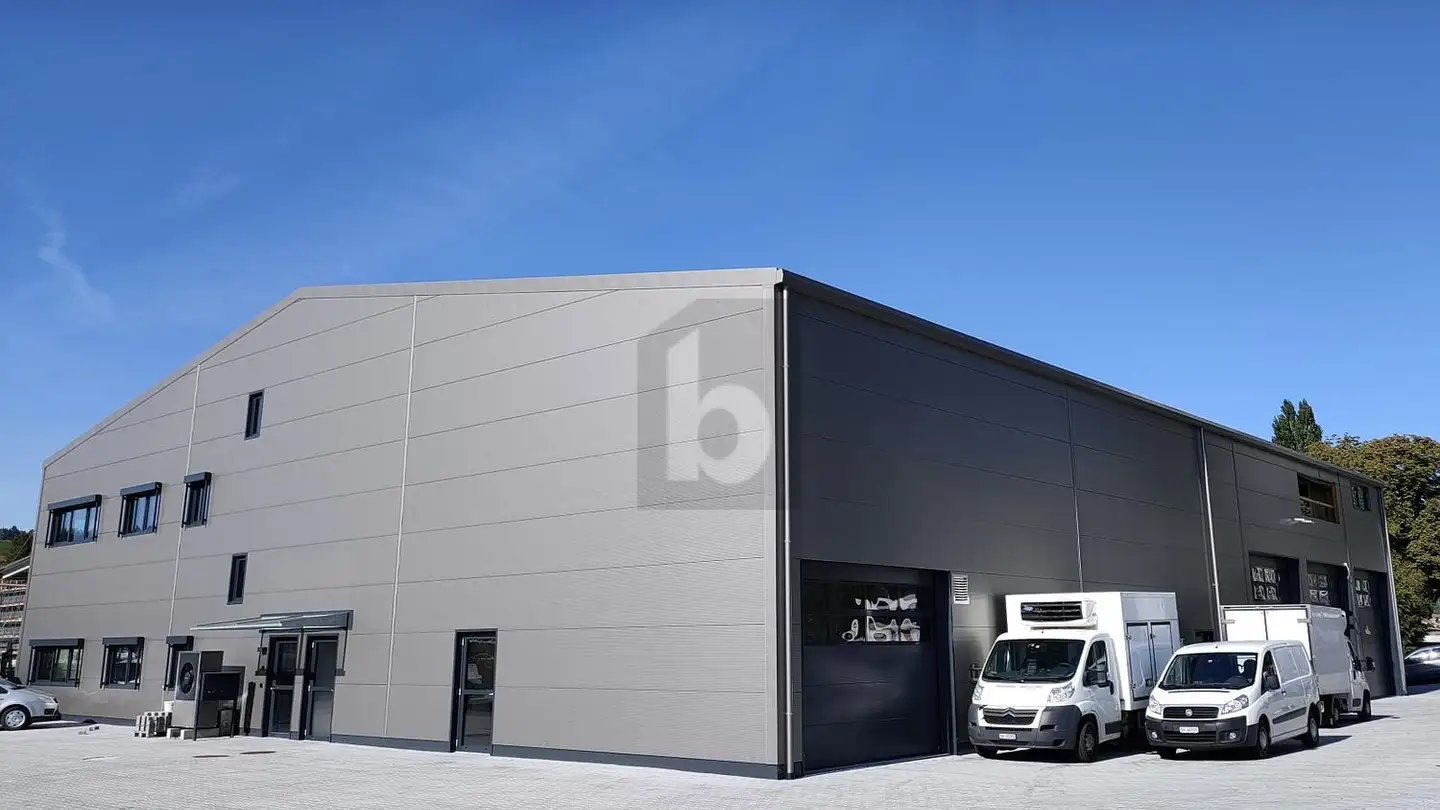 Office space for rent - 8215 Hallau