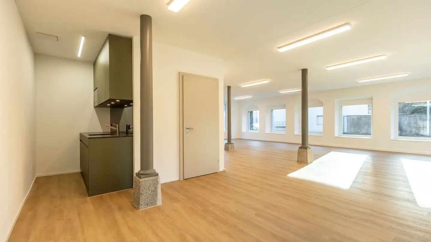 Commerciale in affitto - Kempttalstrasse 24, 8330 Pfäffikon ZH - Foto 3