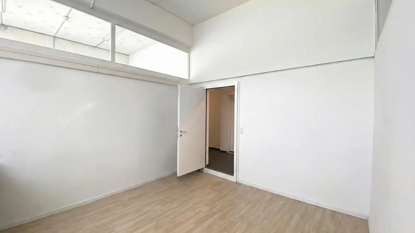 Commercial for rent - Dorfstrasse 6a, 8484 Weisslingen - Photo 3