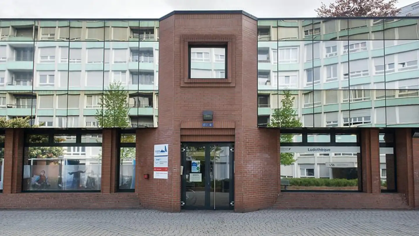 Place de parking intérieure pour moto à louer - Avenue de Châtelaine 81, 1219 Châtelaine