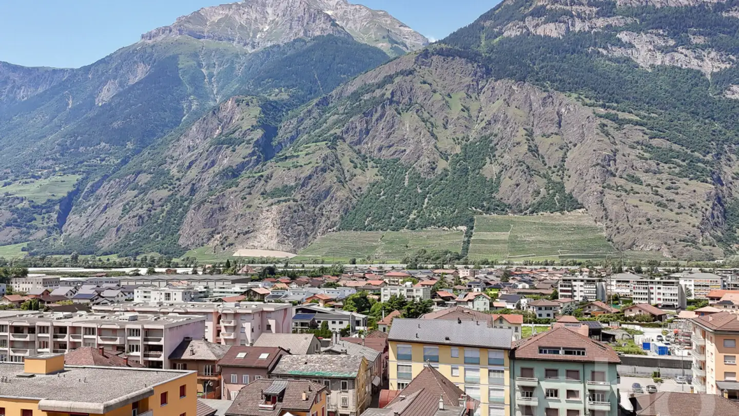 Residential building for sale - 1907 Saxon