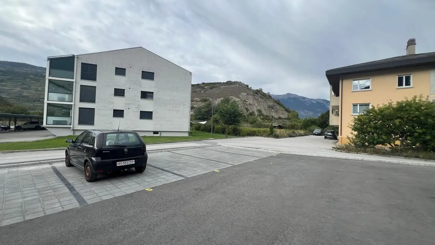 Outdoor parking space for rent - Impasse Du Rhonett, 3966 Chalais