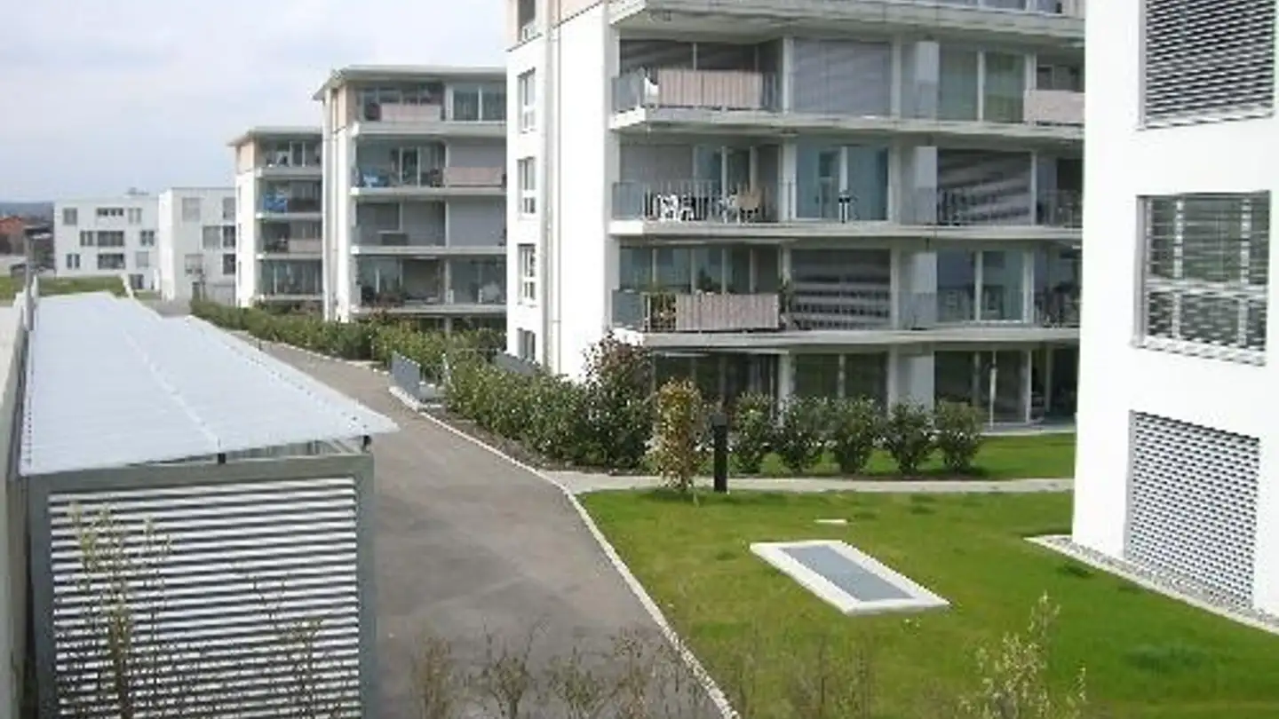 Place de parking souterraine à louer - Im Feld 10, 8180 Bülach