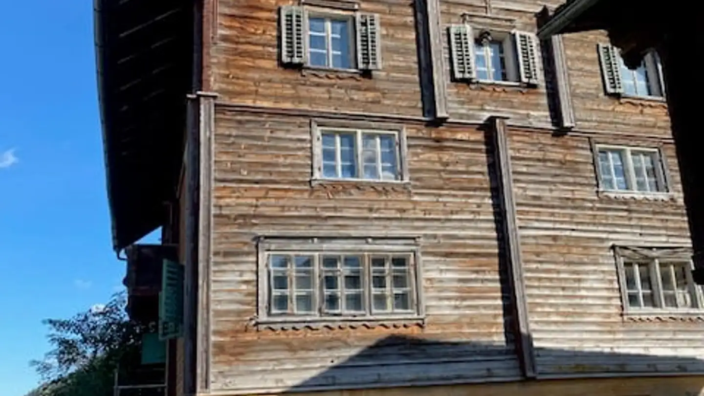 Mehrfamilienhaus kaufen - Via Capeter 19, 7167 Zignau