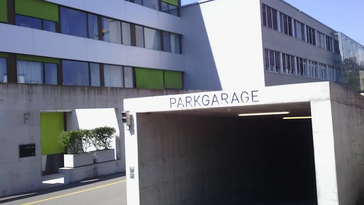 Indoor motorbike parking space for rent - Luegislandstrasse 33I, 8051 Zürich - Photo 3