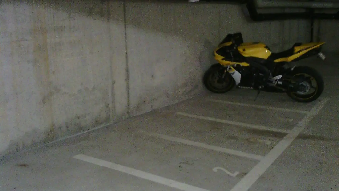 Indoor motorbike parking space for rent - Luegislandstrasse 33I, 8051 Zürich - Photo 4