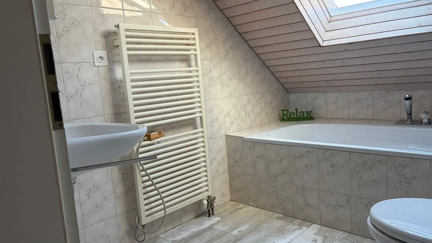 Dachgeschosswohnung mieten - Bahnhofstrasse 10, 5605 Dottikon - Foto 4