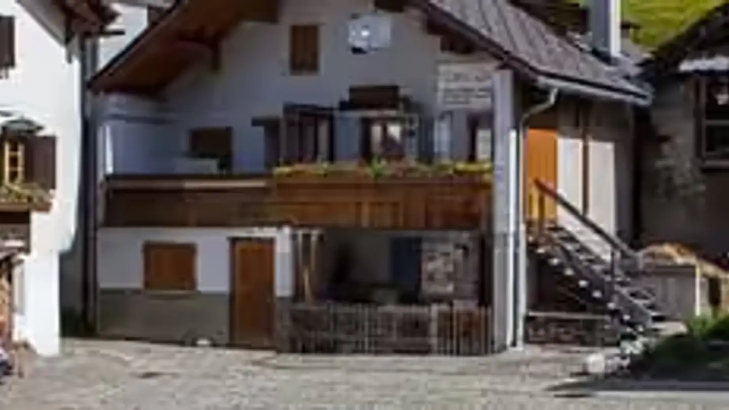 Row house for sale - Obere Gasse 1, 7438 Hinterrhein